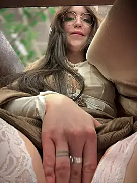 meow girl online show from 02/18/25, 11:33