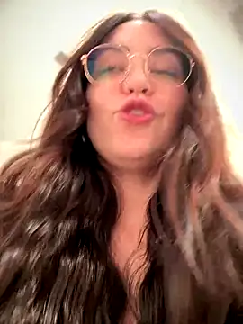 meow girl online show from 09/22/25, 11:12