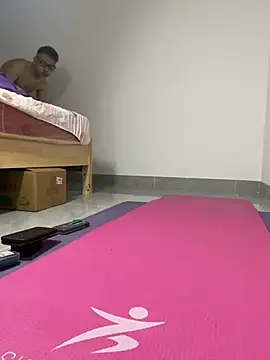 Snapshot of lixiaoshuai8 chatting on 03/13/25, 12:27 lixiaoshuai8 online show from 03/13/25, 12:27