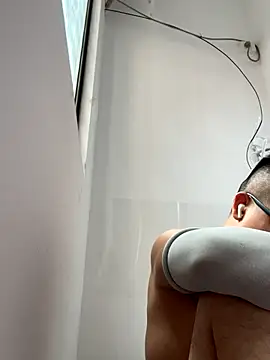 Snapshot of lixiaoshuai8 chatting on 10/20/25, 04:35 lixiaoshuai8 online show from 10/20/25, 04:35