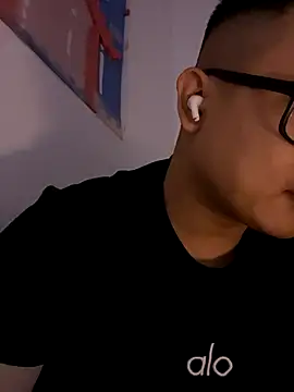 lixiaoshuai8 online show from 11/13/25, 04:33