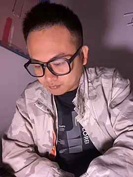 lixiaoshuai8 online show from 11/20/25, 04:23