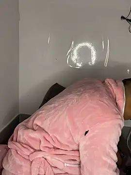 lixiaoshuai8 online show from 12/05/25, 04:47