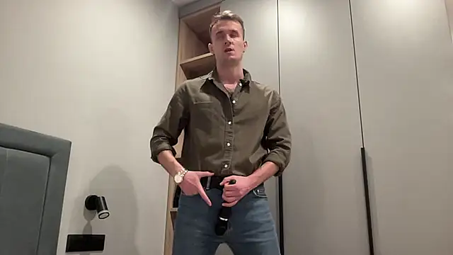 cute mark online show from 10/26/25, 06:03