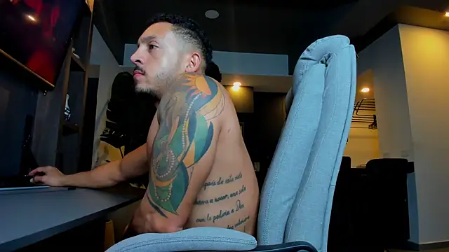 Maximo Marcelo online show from 04/15/26, 12:39