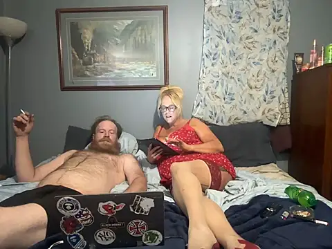 Snapshot of letsgetdirty1981 chatting on 12/08/24, 06:43 letsgetdirty1981 online show from 12/08/24, 06:43