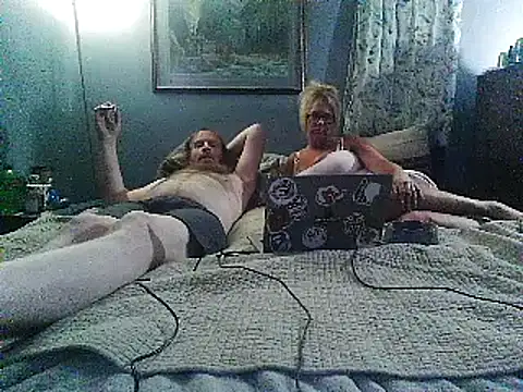 Snapshot of letsgetdirty1981 chatting on 02/05/25, 06:02 letsgetdirty1981 online show from 02/05/25, 06:02