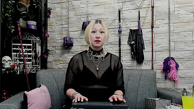 CruelMistress online show from 10/28/25, 11:29