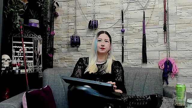 Snapshot of CruelMistress chatting on 03/06/26, 01:57 CruelMistress online show from 03/06/26, 01:57