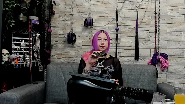 Snapshot of CruelMistress chatting on 05/25/26, 01:33 CruelMistress online show from 05/25/26, 01:33