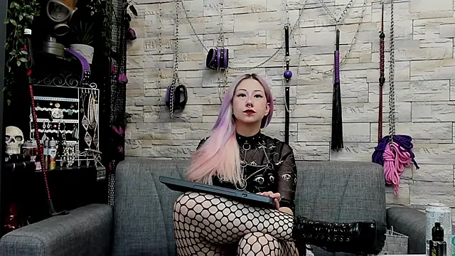 Snapshot of CruelMistress chatting on 06/08/26, 12:58 CruelMistress online show from 06/08/26, 12:58