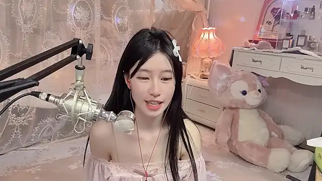 JennieKim RoseannePark online show from 12/21/24, 08:39