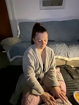 Snapshot of Stoner_BarbieXX chatting on 02/16/25, 10:54 Stoner BarbieXX online show from 02/16/25, 10:54