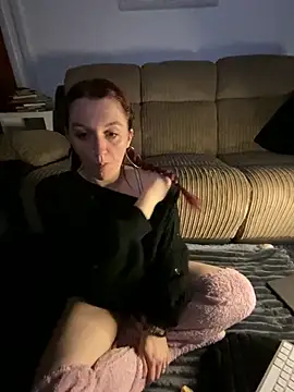 Snapshot of Stoner_BarbieXX chatting on 03/04/25, 10:27 Stoner BarbieXX online show from 03/04/25, 10:27