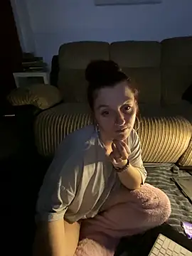 Snapshot of Stoner_BarbieXX chatting on 03/08/25, 10:56 Stoner BarbieXX online show from 03/08/25, 10:56