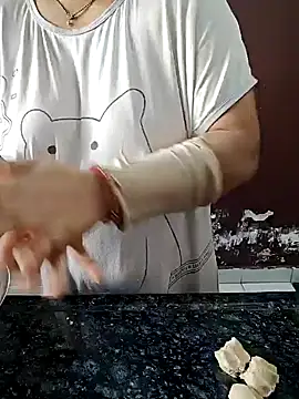 milf-kaira online show from 01/04/25, 03:29