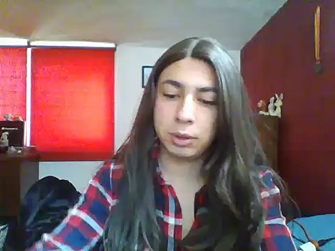 Snapshot of Yasmin_Paez99 chatting on 10/23/25, 05:12 Yasmin Paez99 online show from 10/23/25, 05:12