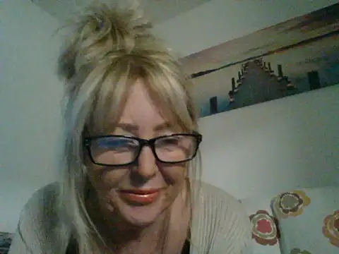 Snapshot of Miss-Cx chatting on 12/25/24, 09:11 Miss-Cx online show from 12/25/24, 09:11