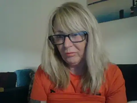 Snapshot of Miss-Cx chatting on 01/10/25, 06:06 Miss-Cx online show from 01/10/25, 06:06