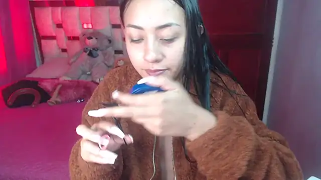 Snapshot of Little_aphrodite chatting on 02/20/25, 10:05 Little aphrodite online show from 02/20/25, 10:05