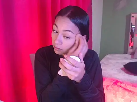 Snapshot of Little_aphrodite chatting on 11/25/25, 11:27 Little aphrodite online show from 11/25/25, 11:27