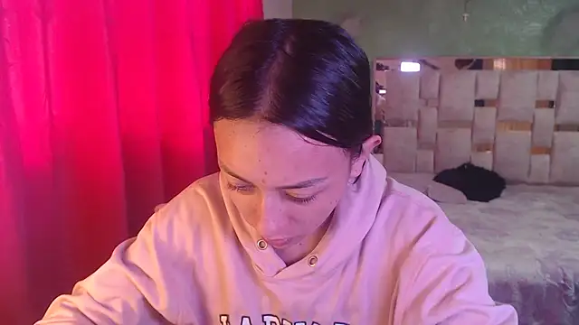 Snapshot of Little_aphrodite chatting on 11/29/25, 09:40 Little aphrodite online show from 11/29/25, 09:40