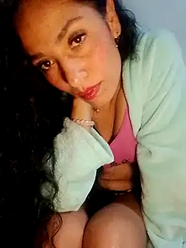 Snapshot of chloewildd_ chatting on 12/12/24, 03:32 chloewildd online show from 12/12/24, 03:32