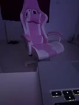 Snapshot of brithneysquirt chatting on 01/12/25, 05:45 brithneysquirt online show from 01/12/25, 05:45