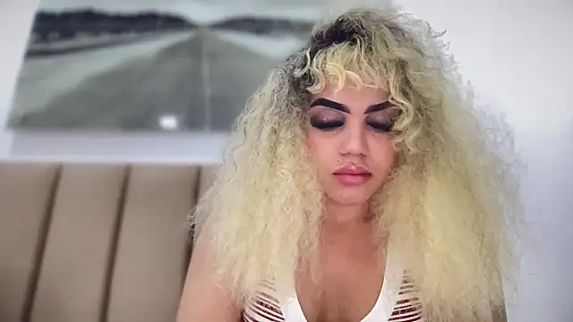 Snapshot of brithneysquirt chatting on 10/21/25, 07:42 brithneysquirt online show from 10/21/25, 07:42