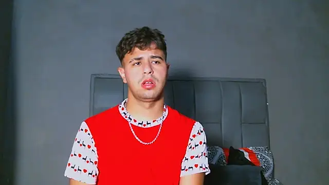 Snapshot of beautiful_james chatting on 01/24/25, 04:39 beautiful james online show from 01/24/25, 04:39