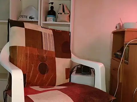 Snapshot of DirtyDi97 chatting on 11/06/25, 03:24 DirtyDi97 online show from 11/06/25, 03:24