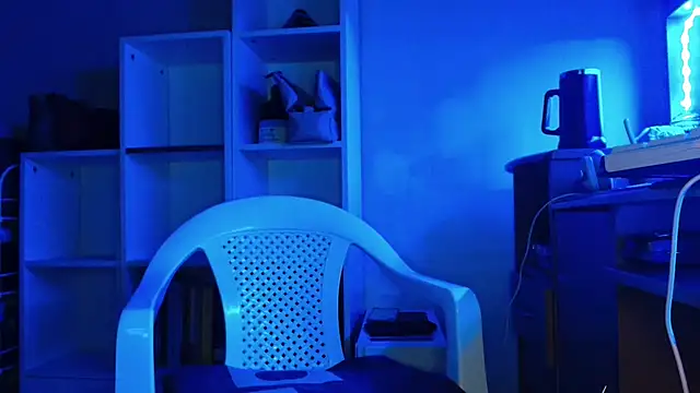 Snapshot of DirtyDi97 chatting on 11/12/25, 02:23 DirtyDi97 online show from 11/12/25, 02:23