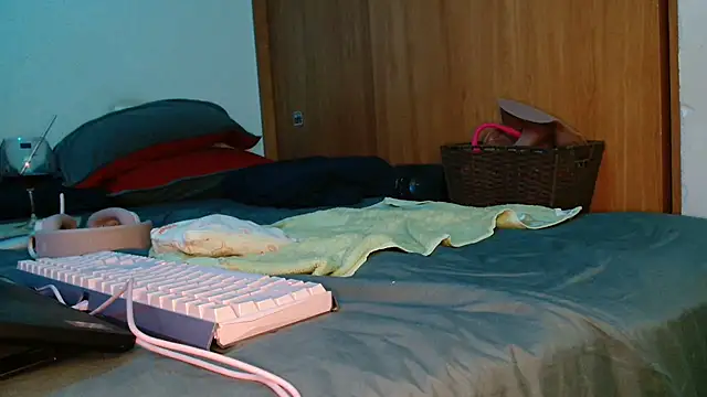 Snapshot of DirtyDi97 chatting on 11/13/25, 02:32 DirtyDi97 online show from 11/13/25, 02:32