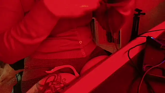 Snapshot of DirtyDi97 chatting on 11/20/25, 02:06 DirtyDi97 online show from 11/20/25, 02:06