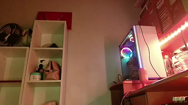 Snapshot of DirtyDi97 chatting on 12/17/25, 02:50 DirtyDi97 online show from 12/17/25, 02:50