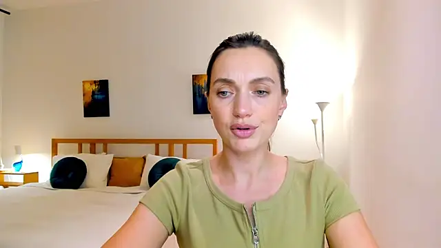 LovelyeeMia online show from 12/04/24, 05:00