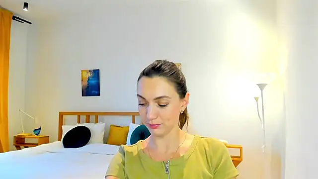 LovelyeeMia online show from 12/10/24, 10:49