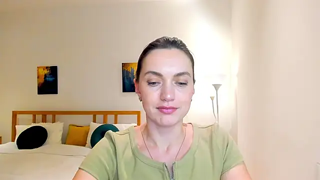 LovelyeeMia online show from 12/10/24, 03:22