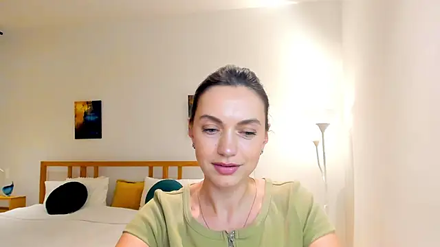 LovelyeeMia online show from 12/10/24, 06:28