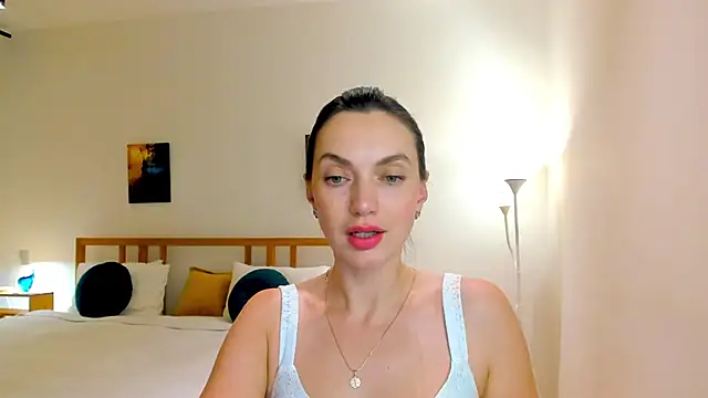 LovelyeeMia online show from 12/12/24, 07:37