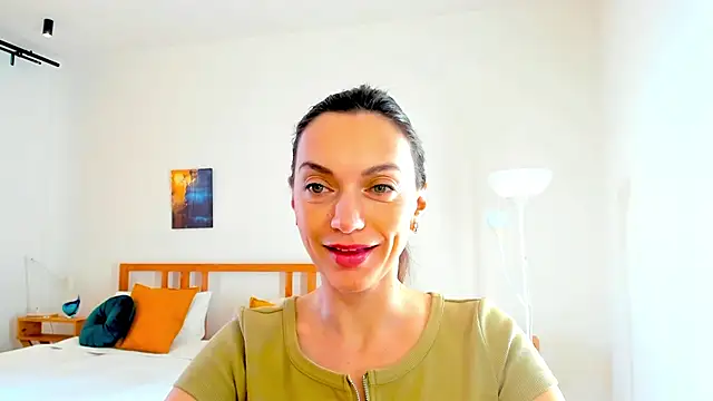 LovelyeeMia online show from 12/14/24, 06:35