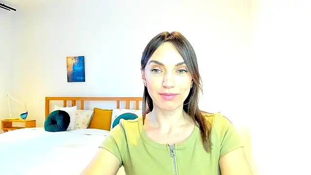 LovelyeeMia online show from 12/18/24, 12:18