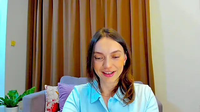 LovelyeeMia online show from 10/05/25, 12:03