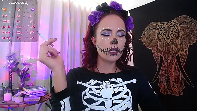 Snapshot of AmaRiv chatting on 10/31/25, 06:09 AmaRiv online show from 10/31/25, 06:09