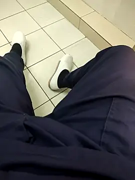 gatmoreno1 online show from 09/17/25, 06:42