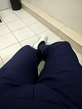 gatmoreno1 online show from 09/29/25, 04:23