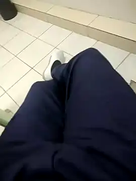 gatmoreno1 online show from 09/30/25, 05:07