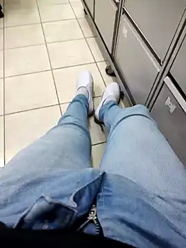 gatmoreno1 online show from 10/04/25, 02:26