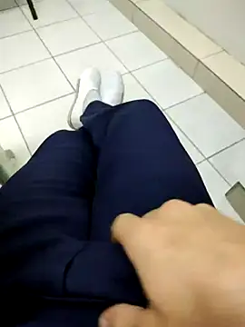 gatmoreno1 online show from 10/06/25, 04:59