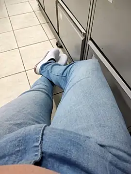 gatmoreno1 online show from 10/11/25, 02:37